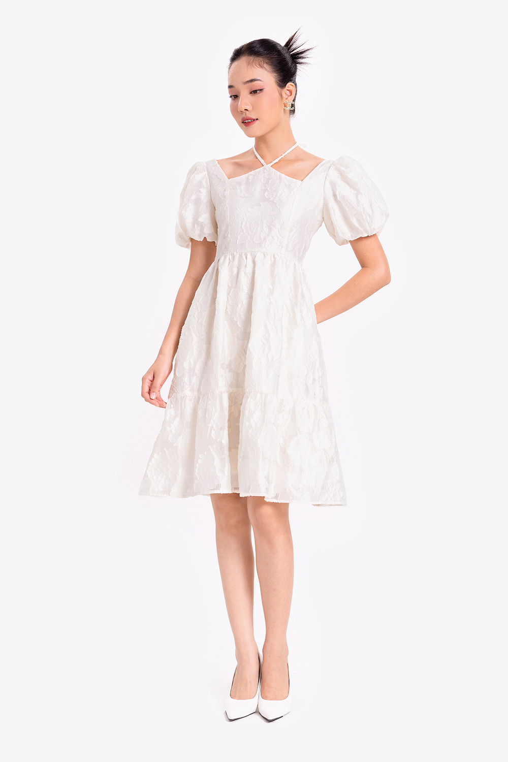 Đầm trắng dự tiệc cổ phối dây nơ tay phồng 