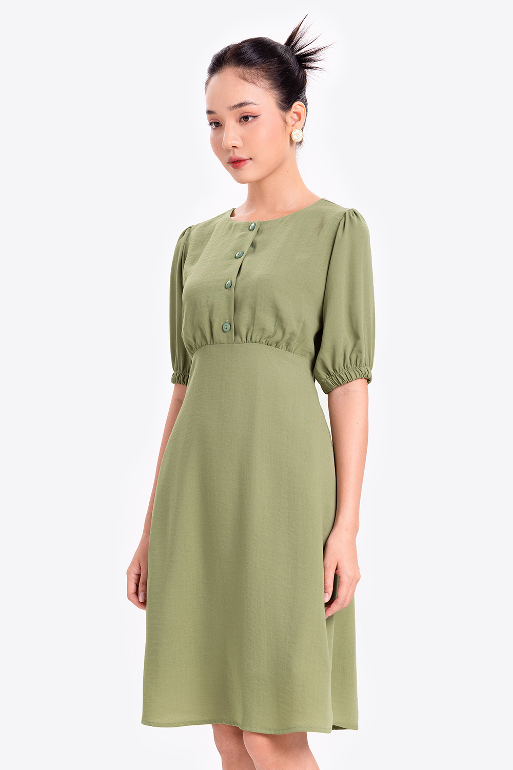 Đầm công sở chữ A phối nút 