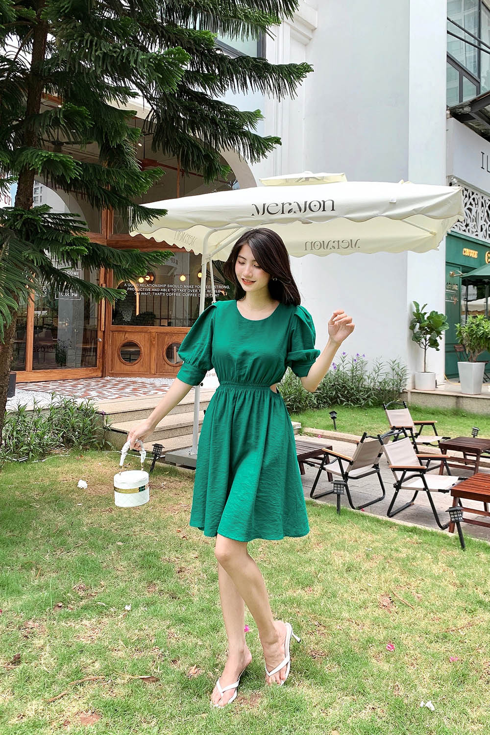 Đầm xòe tay lỡ eo cut-out bo thun 