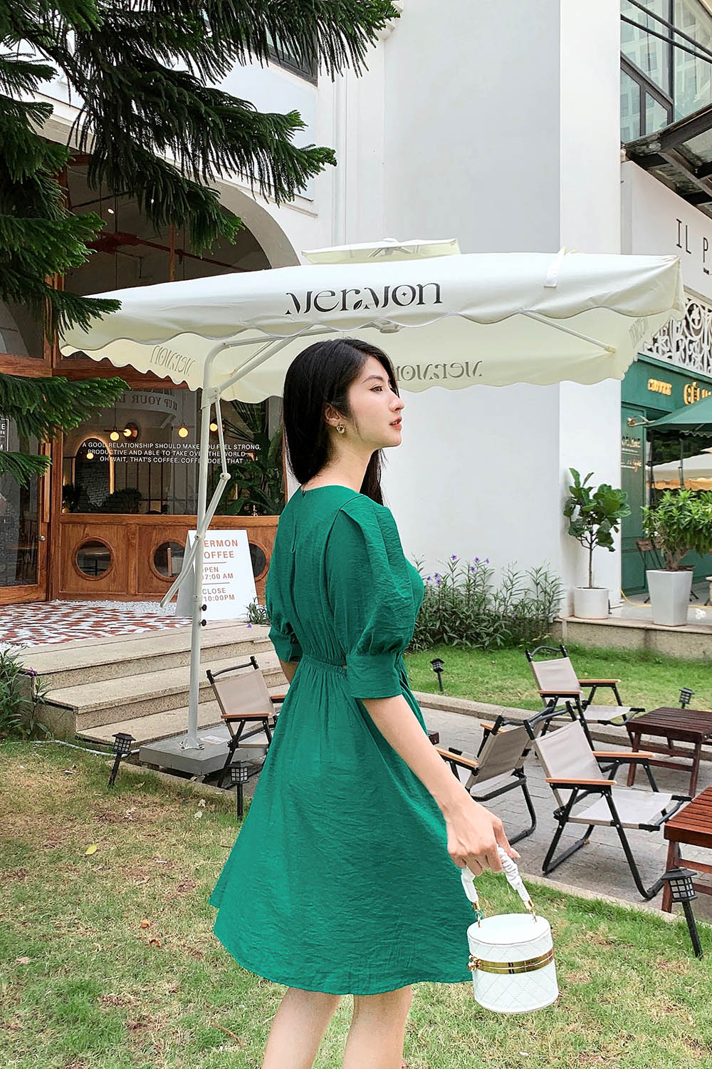 Đầm xòe tay lỡ eo cut-out bo thun 