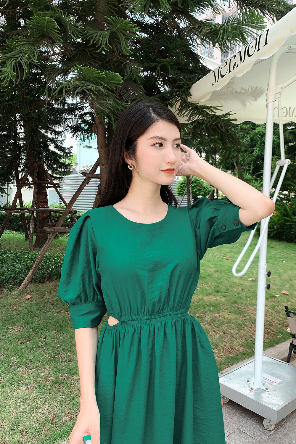 Đầm xòe tay lỡ eo cut-out bo thun 