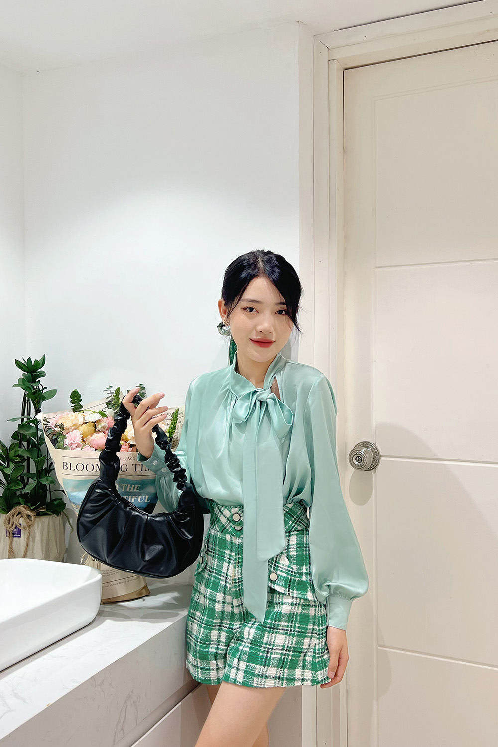 Áo sơ mi công sở tay dài cổ phối nơ 