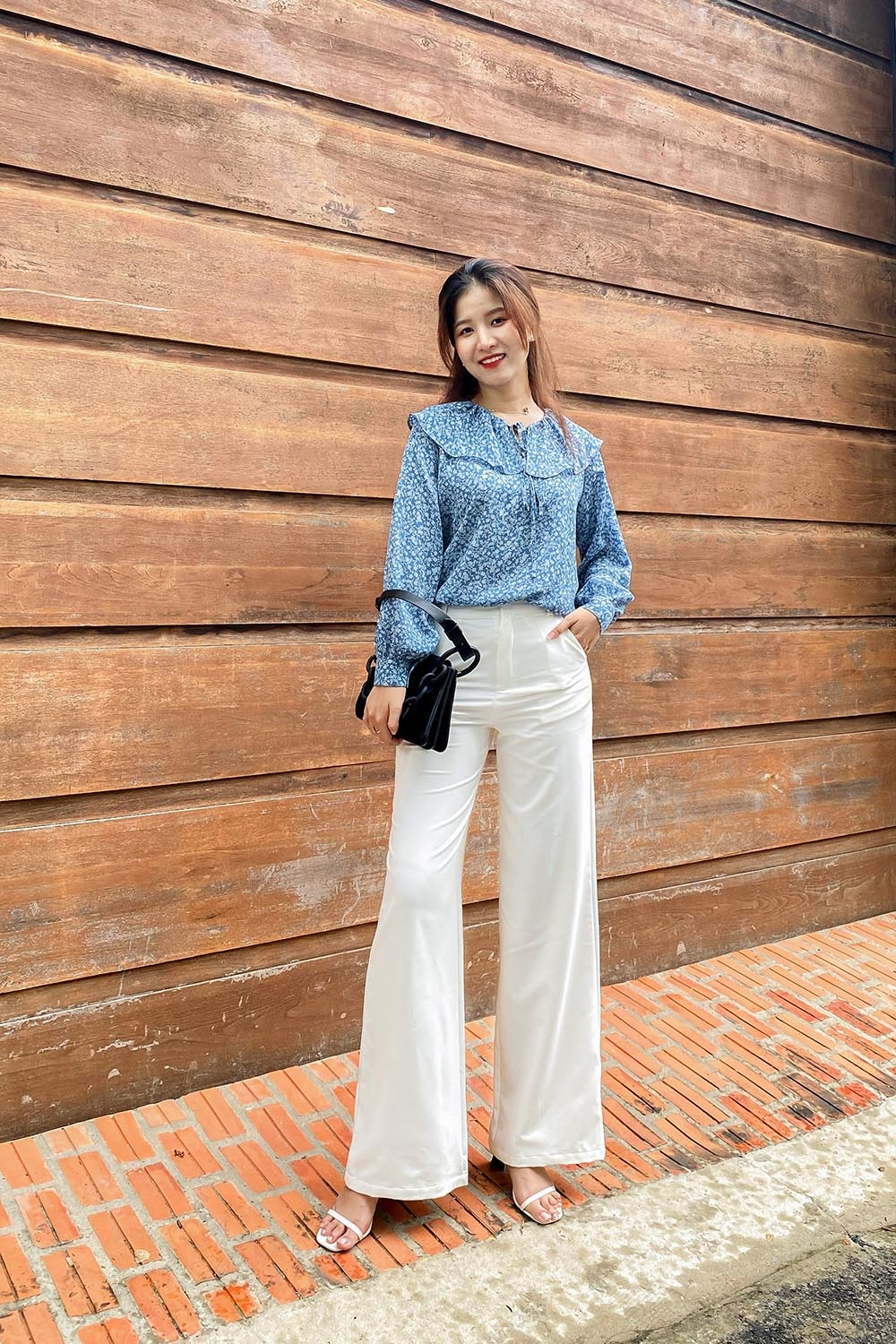 Áo kiểu nữ họa tiết hoa cổ sen phối nơ 