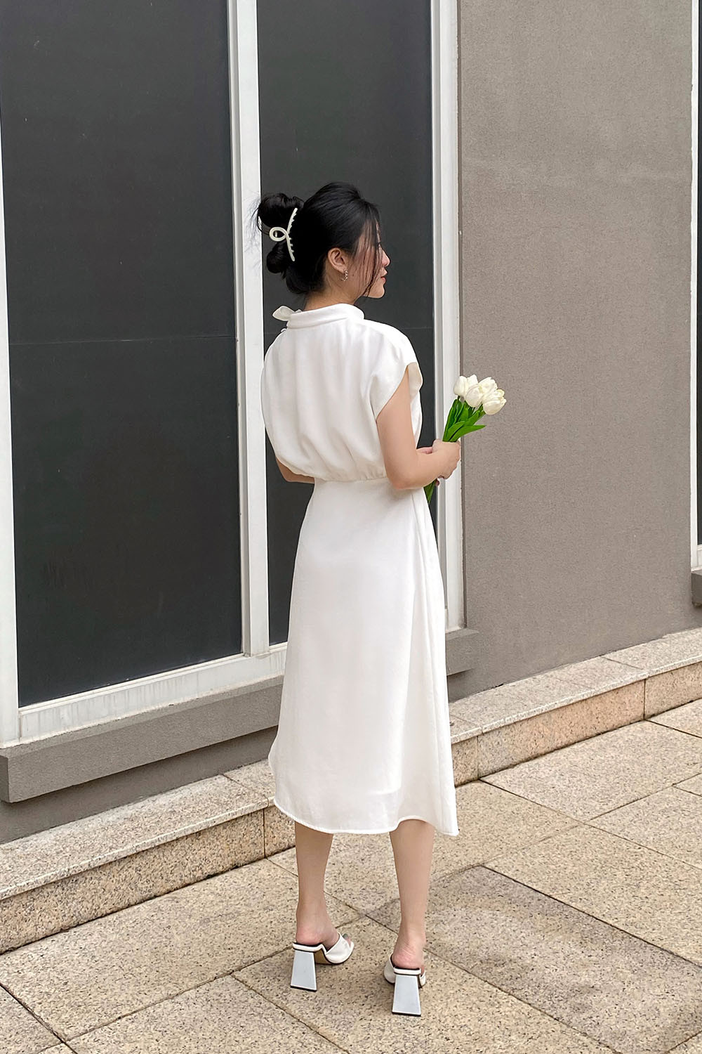 Đầm xòe trắng cổ phối nơ 