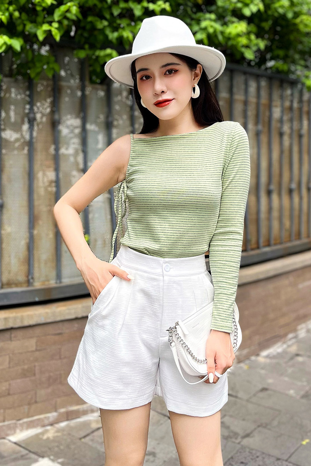 Áo thun kiểu nữ sọc ngang 