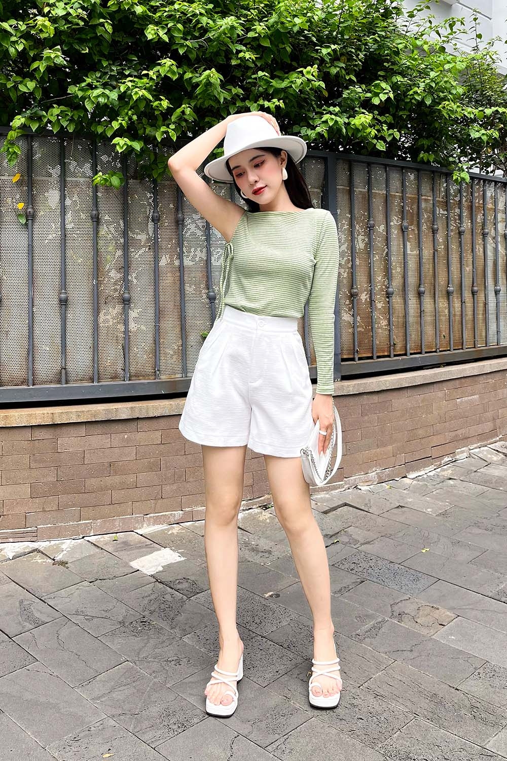 Áo thun kiểu nữ sọc ngang 