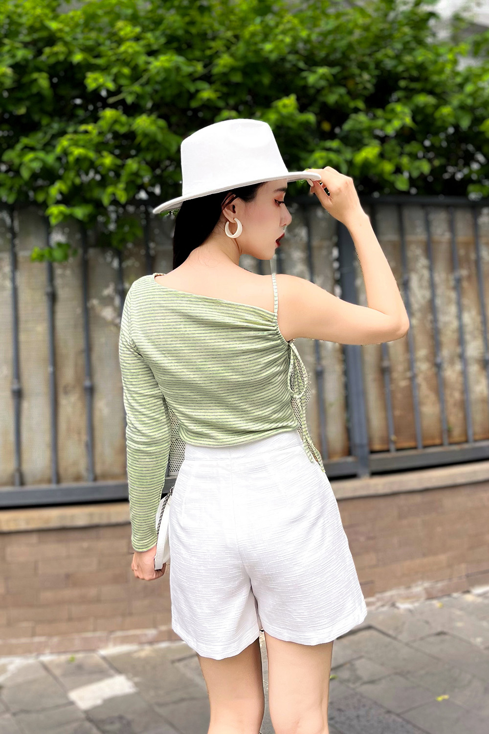 Áo thun kiểu nữ sọc ngang 