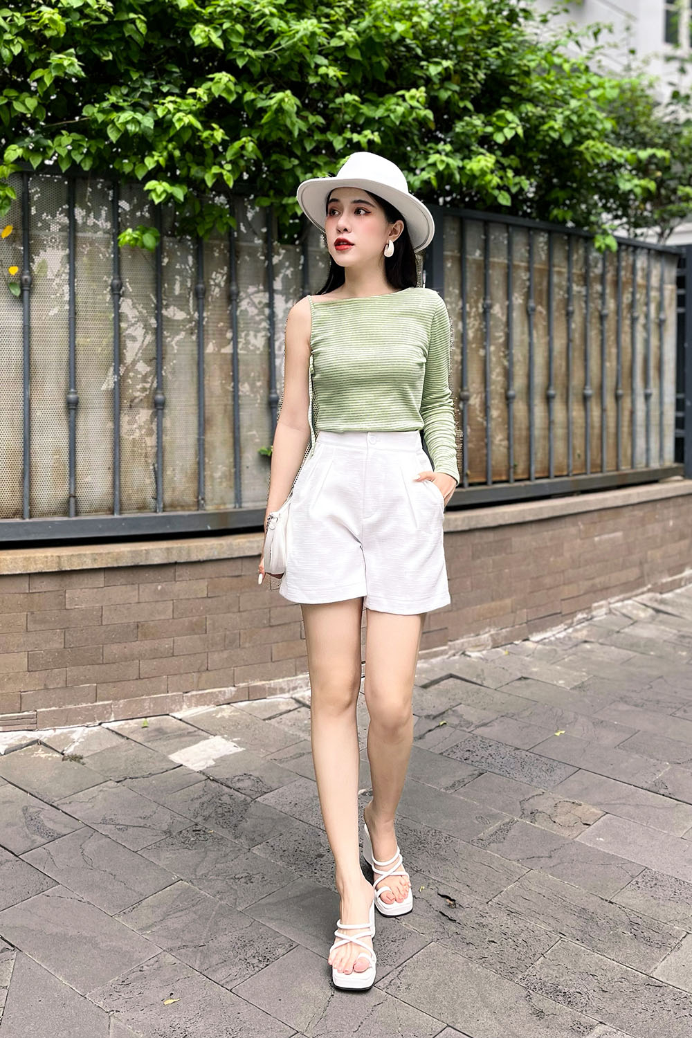 Áo thun kiểu nữ sọc ngang 