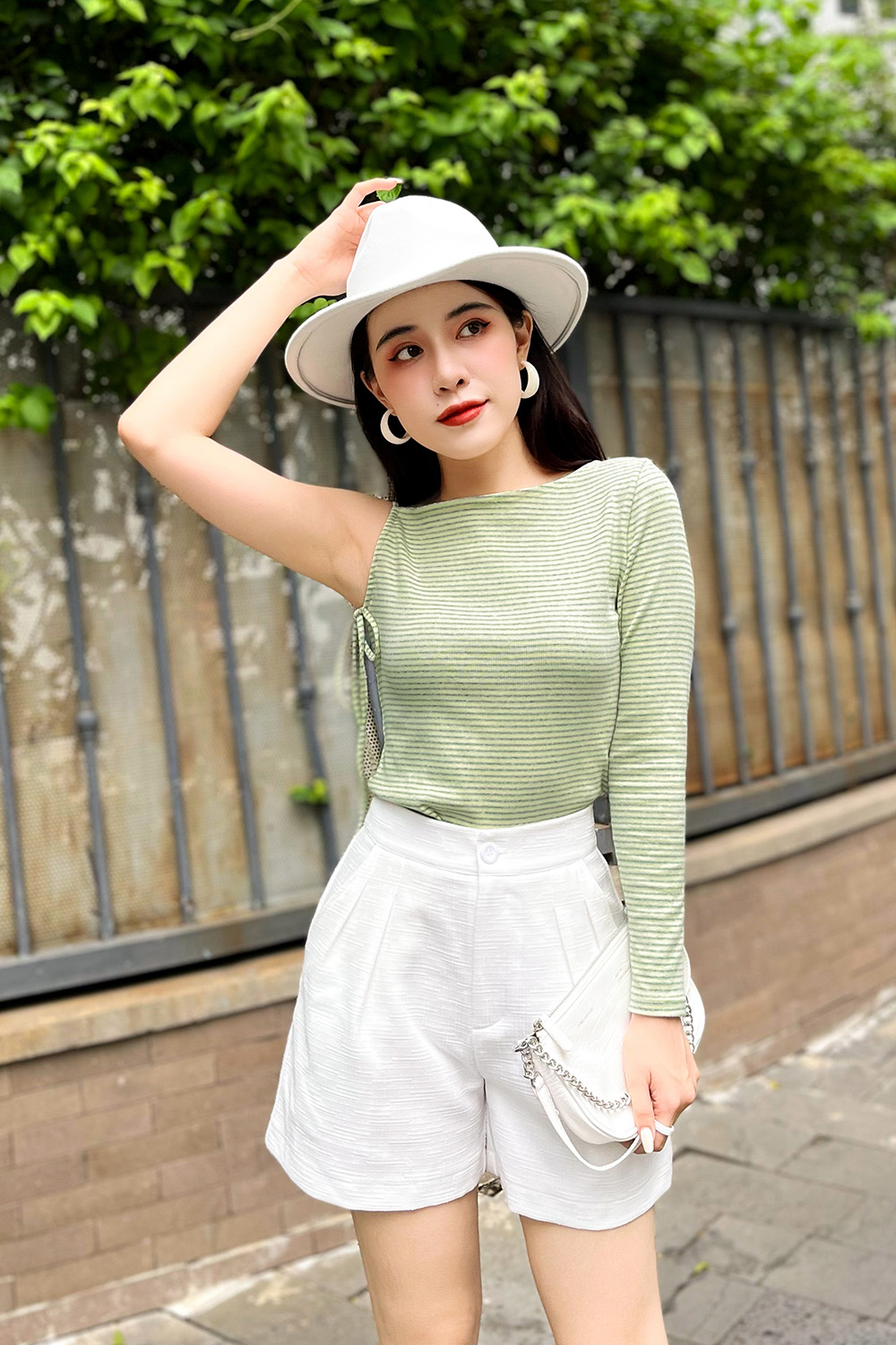 Áo thun kiểu nữ sọc ngang 