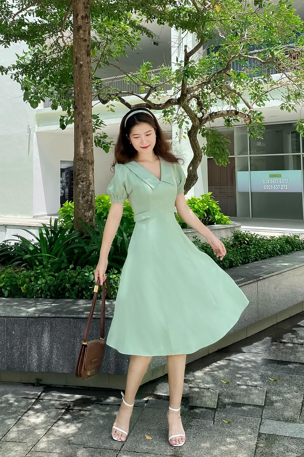 Đầm công sở nữ dáng xòe chữ a cổ sen 