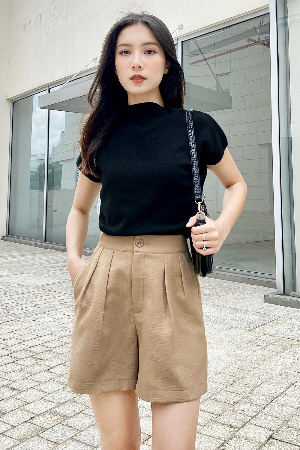 Quần short xếp ly phối túi 2 bên 