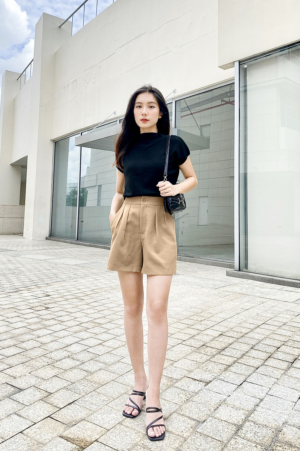 Quần short xếp ly phối túi 2 bên 