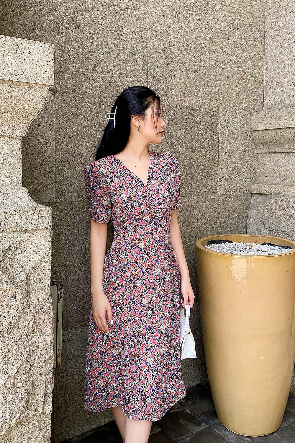 Đầm xòe hoa công sở cổ V 