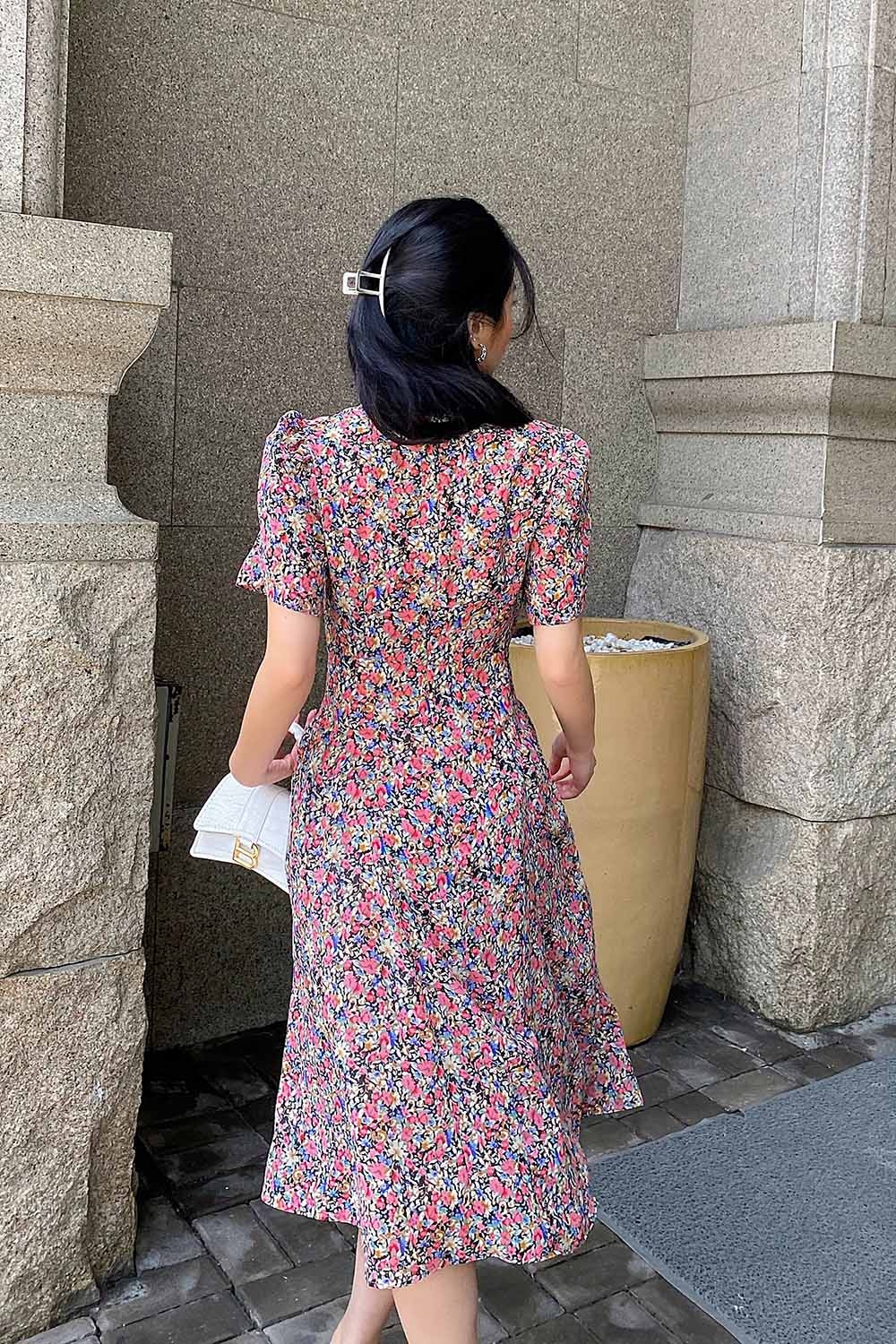 Đầm xòe hoa công sở cổ V 