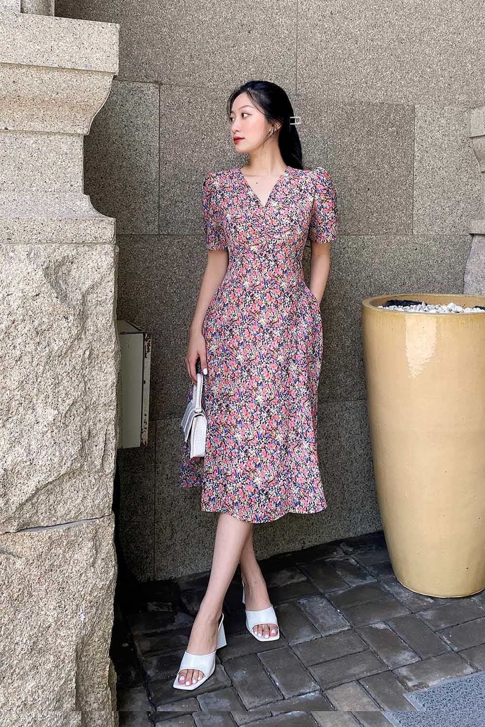 Đầm xòe hoa công sở cổ V 