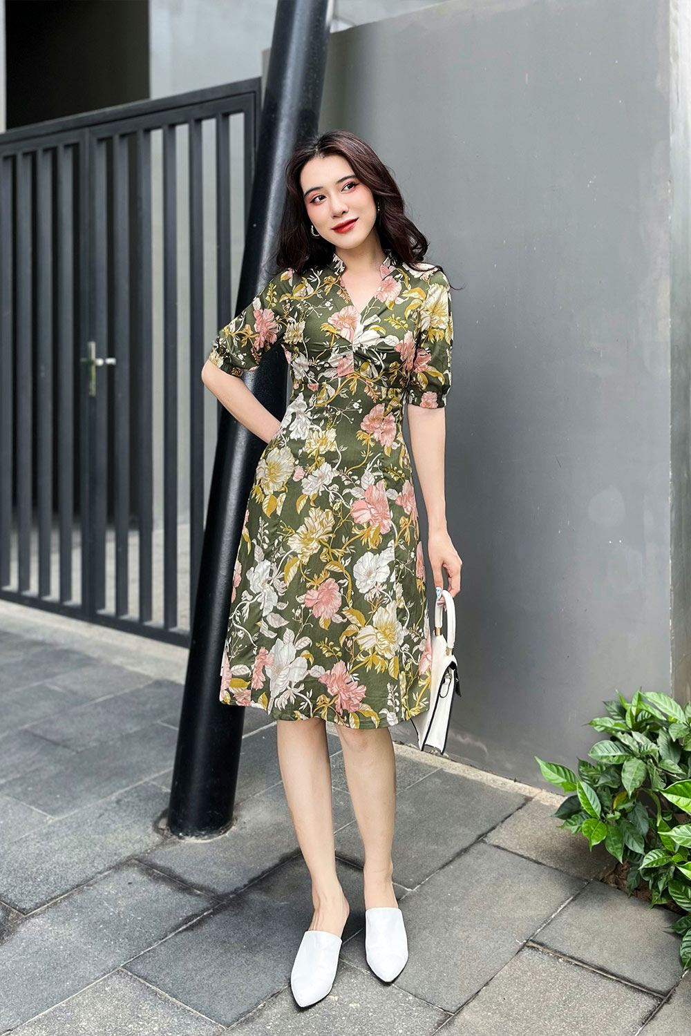 Đầm xòe hoa nhún ngực tay lỡ 