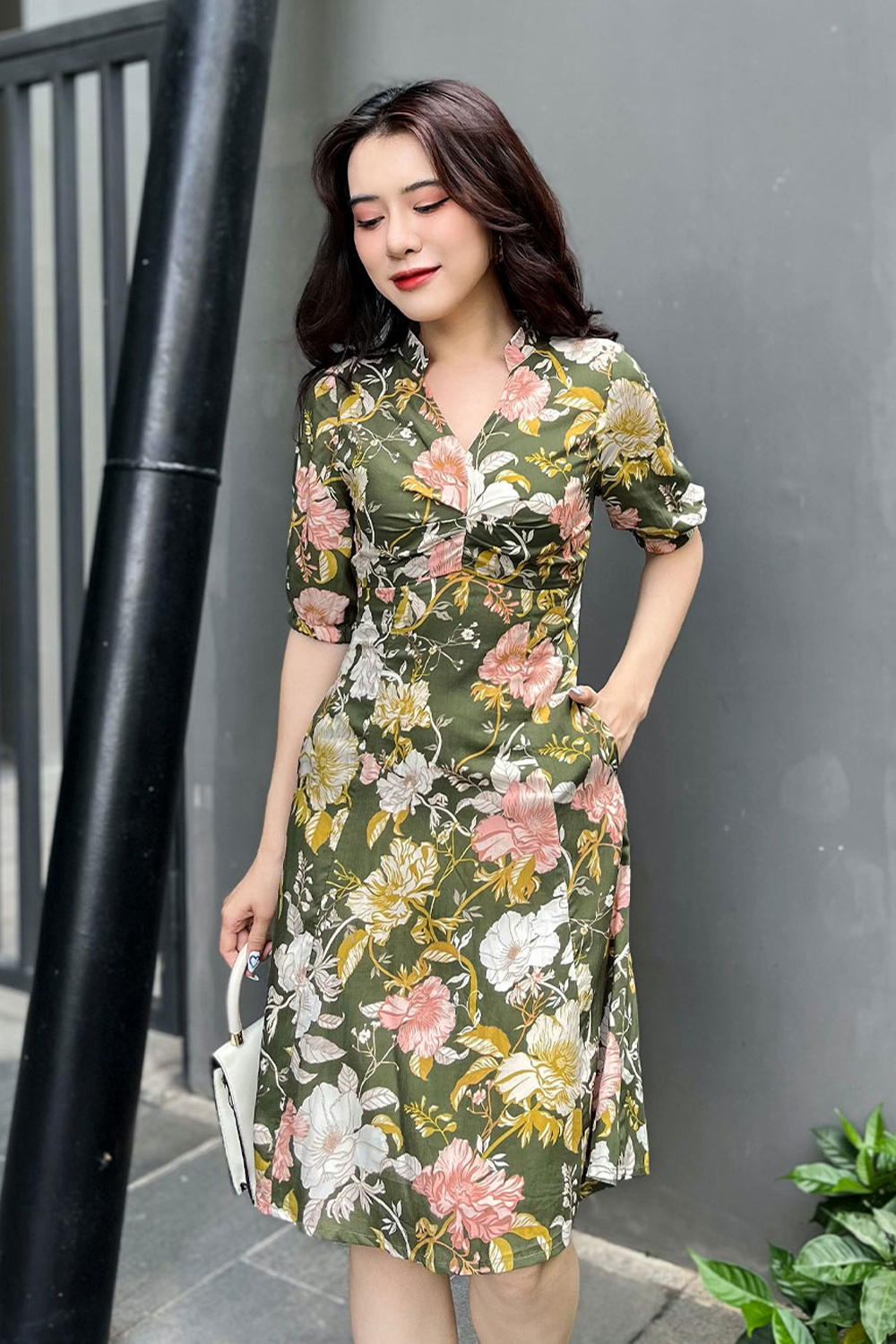 Đầm xòe hoa nhún ngực tay lỡ 