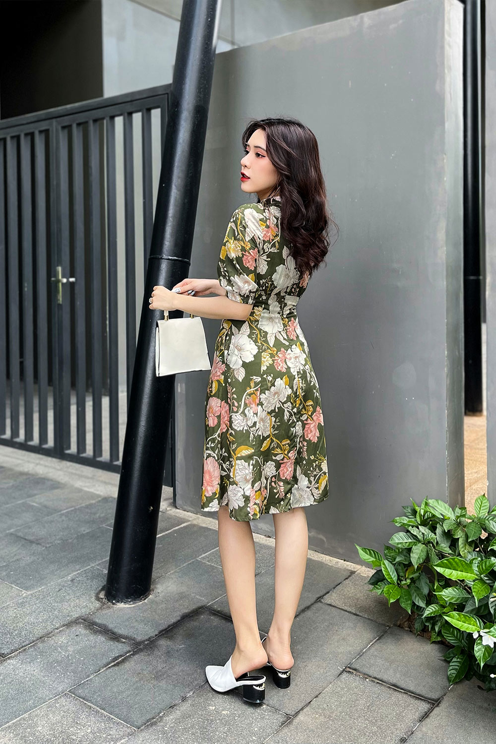 Đầm xòe hoa nhún ngực tay lỡ 