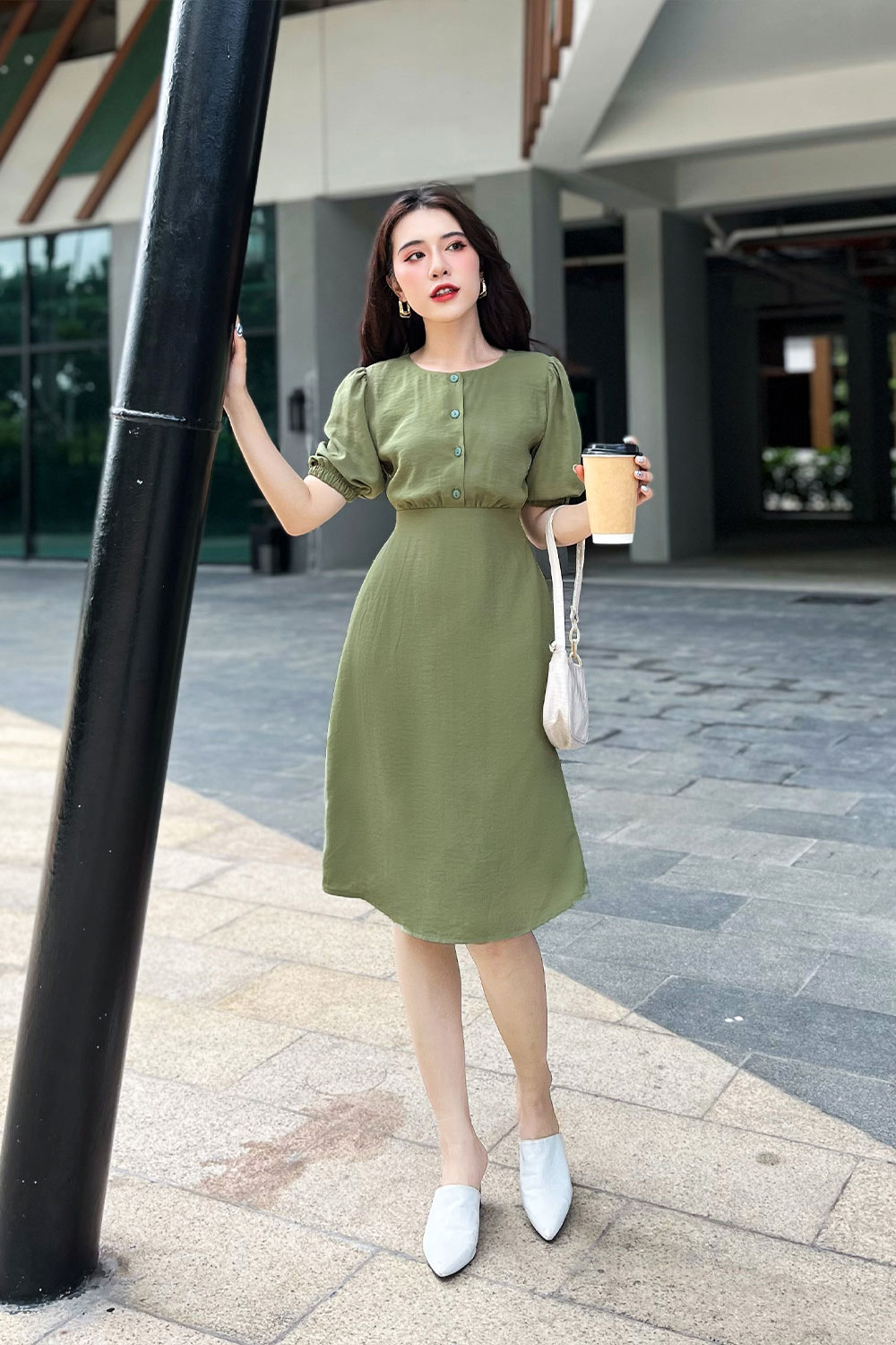 Đầm công sở chữ A phối nút 