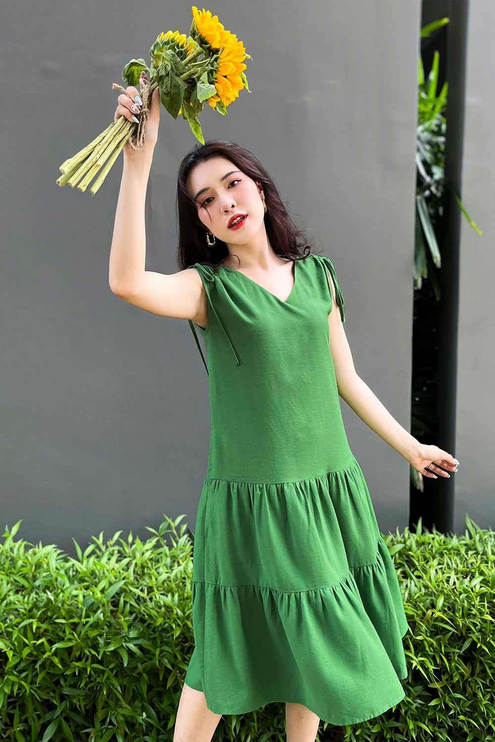 Đầm suông cổ tim sát nách phối nơ 