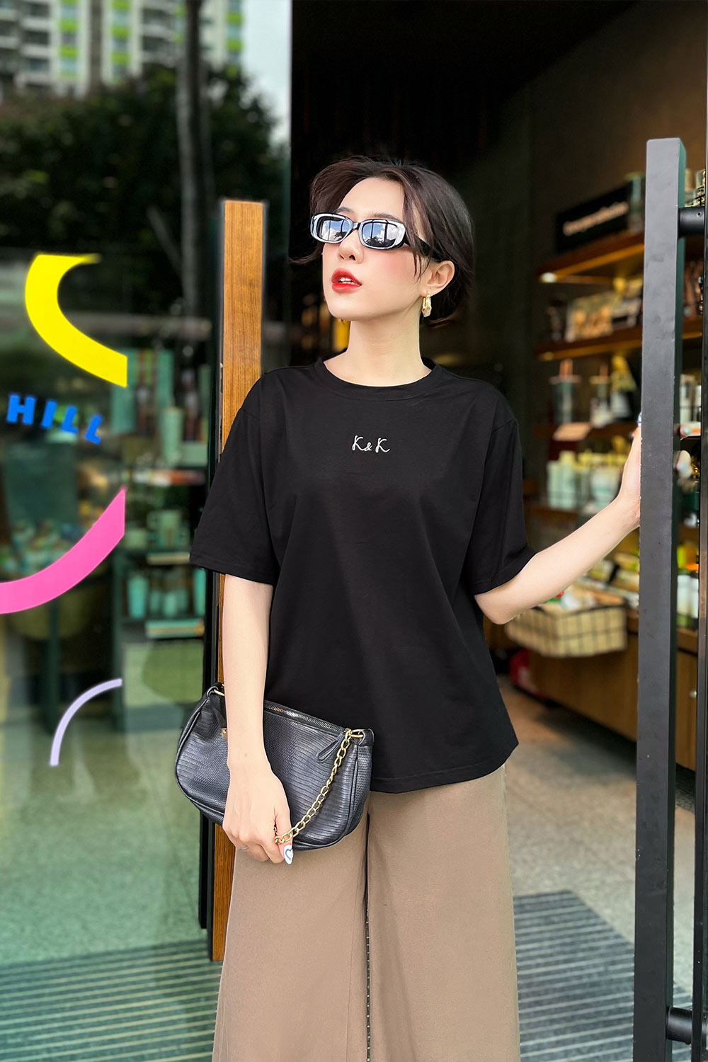 Áo thun nữ màu đen tay lỡ 