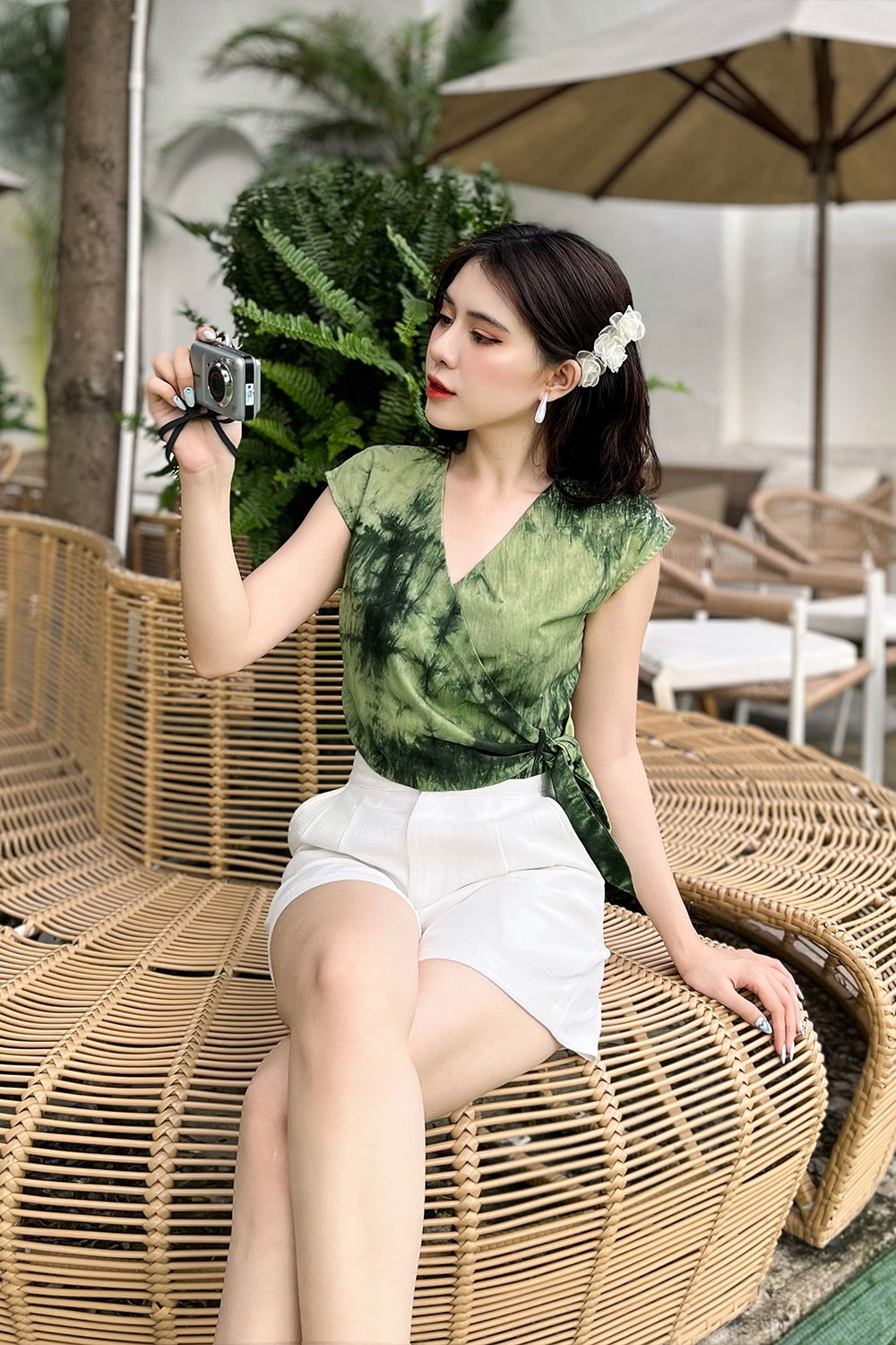 Áo croptop tie dye vạt đắp chéo phối nơ