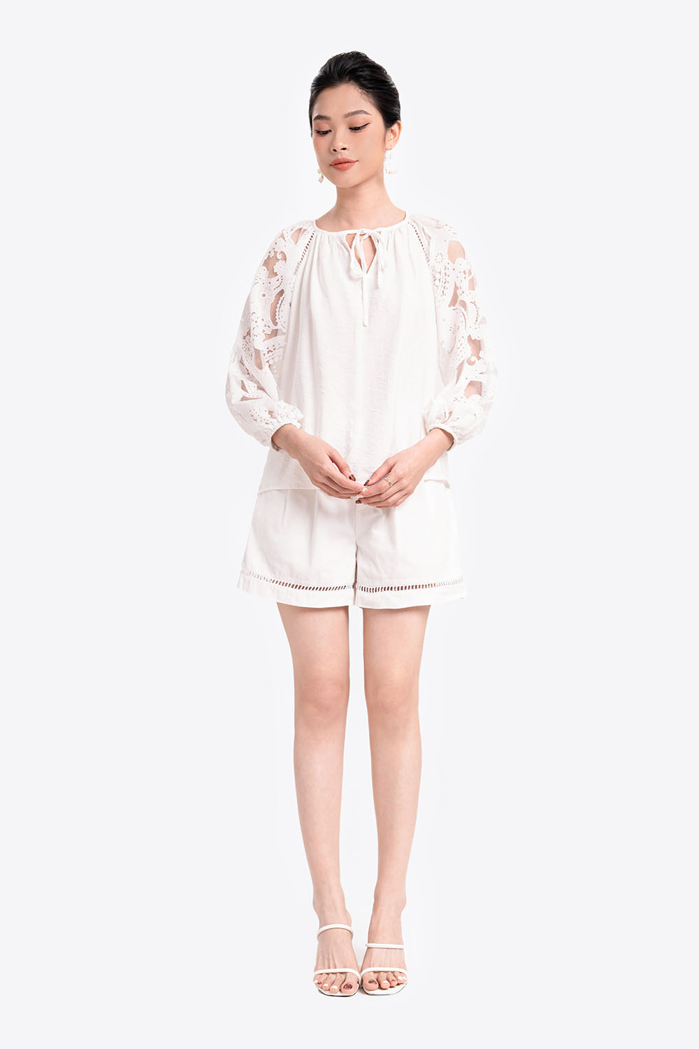 Áo sơ mi công sở nữ màu trắng tay lỡ 