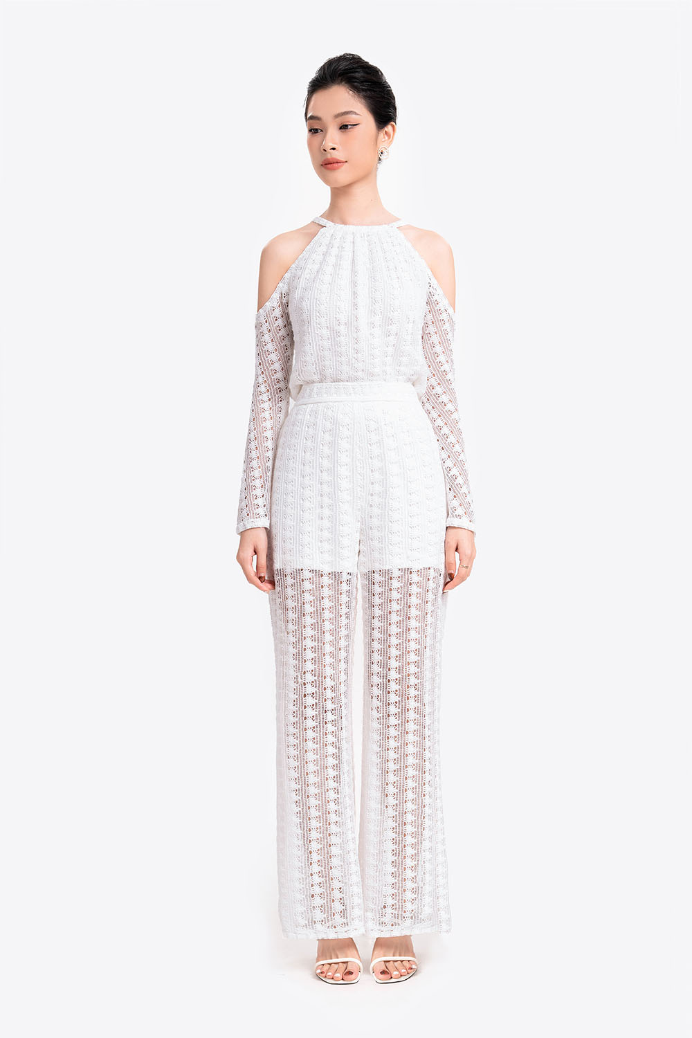 Áo kiểu tay dài cổ yếm cut out vai