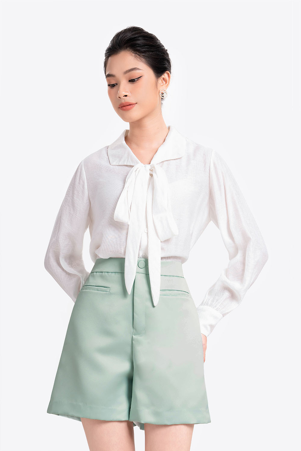 Quần short nữ hai túi trước 