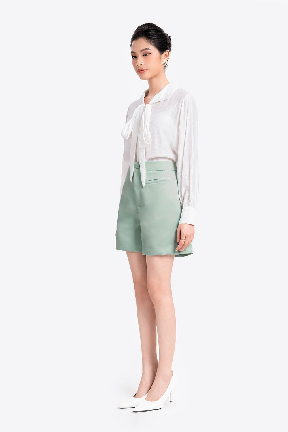 Quần short nữ hai túi trước 