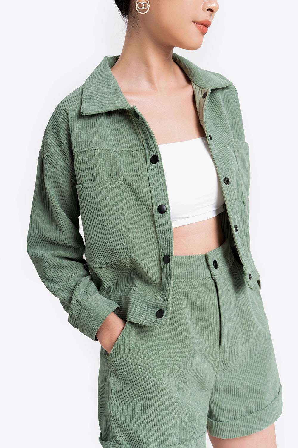 Quần short nữ màu xanh vải nhung tăm 