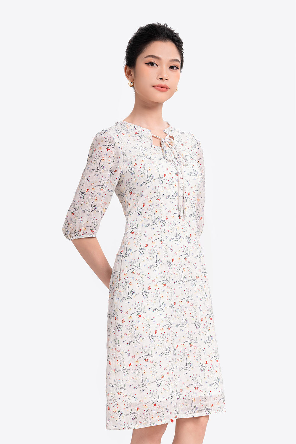 Đầm chữ A hoa nhí cổ viền bèo thắt nơ 