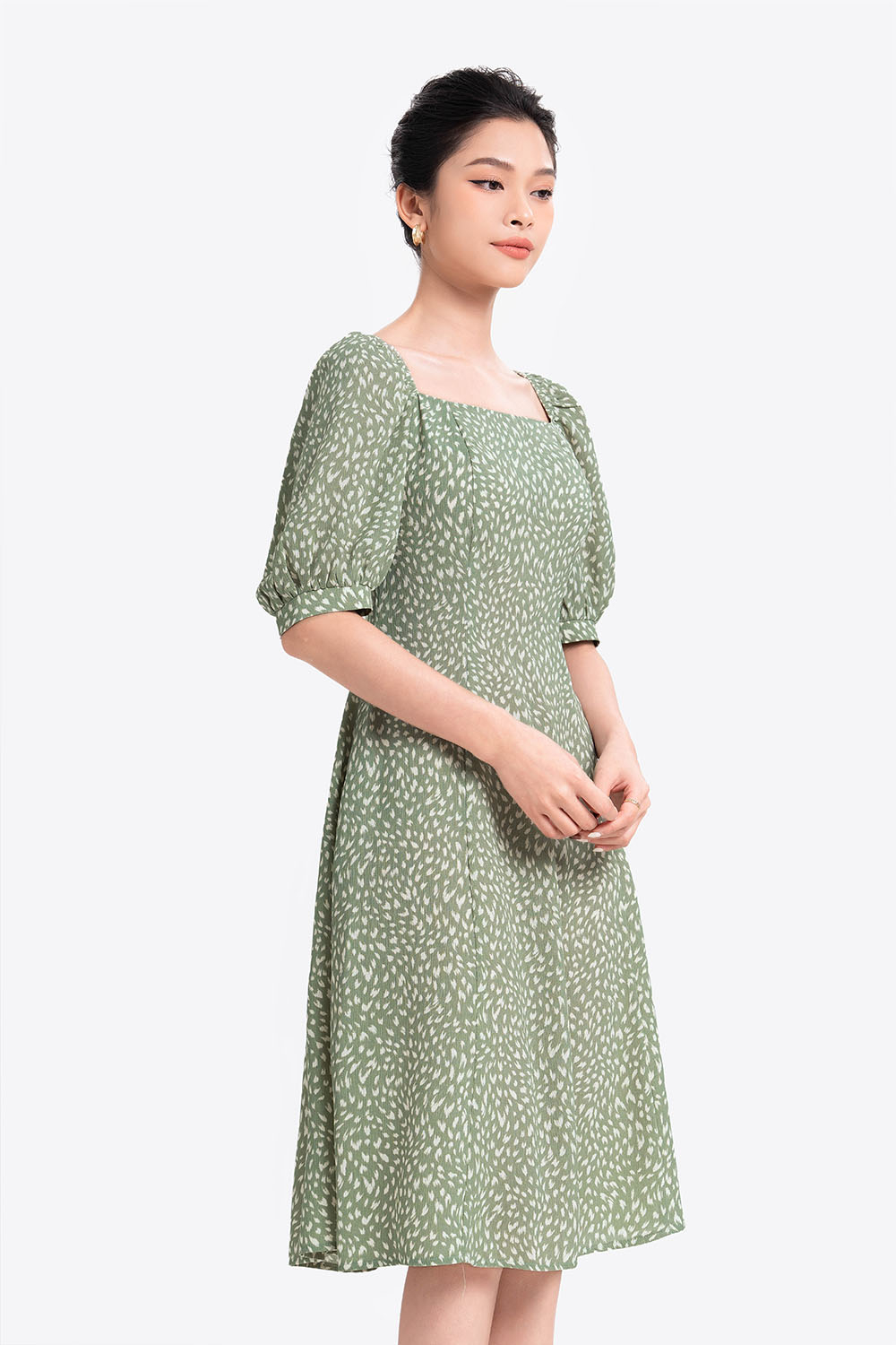 Đầm xòe họa tiết lưng cut out 