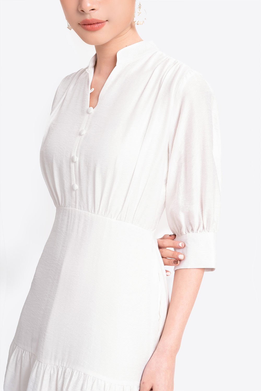 Đầm trắng đuôi cá tay lửng