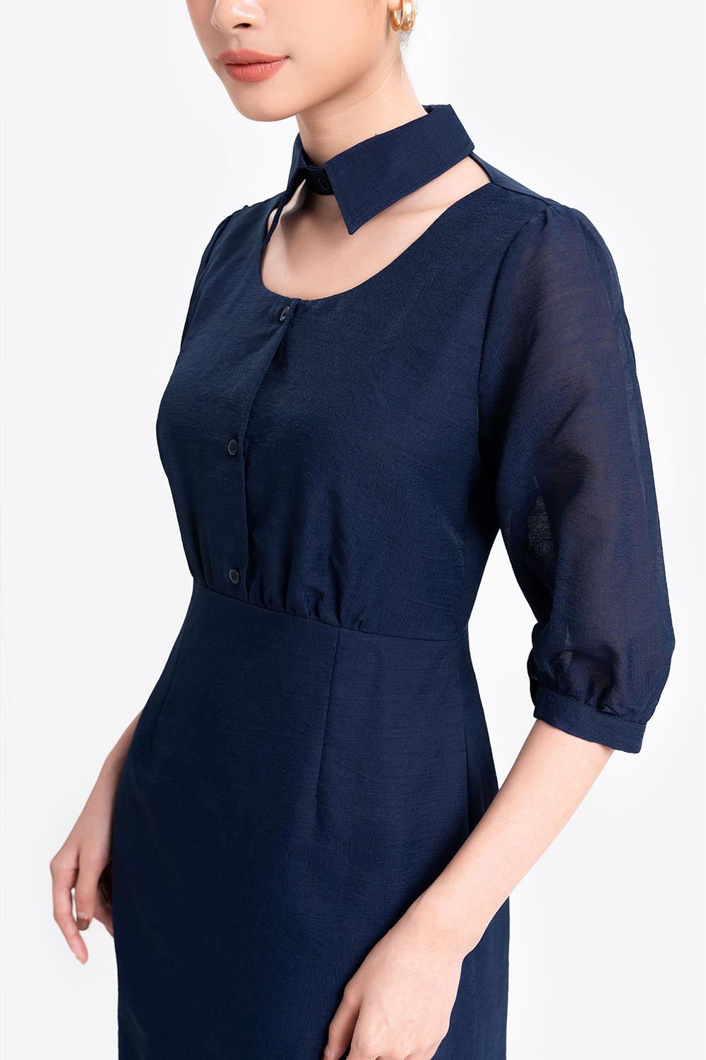 Đầm chữ A cổ sơ mi cut-out cách điệu 