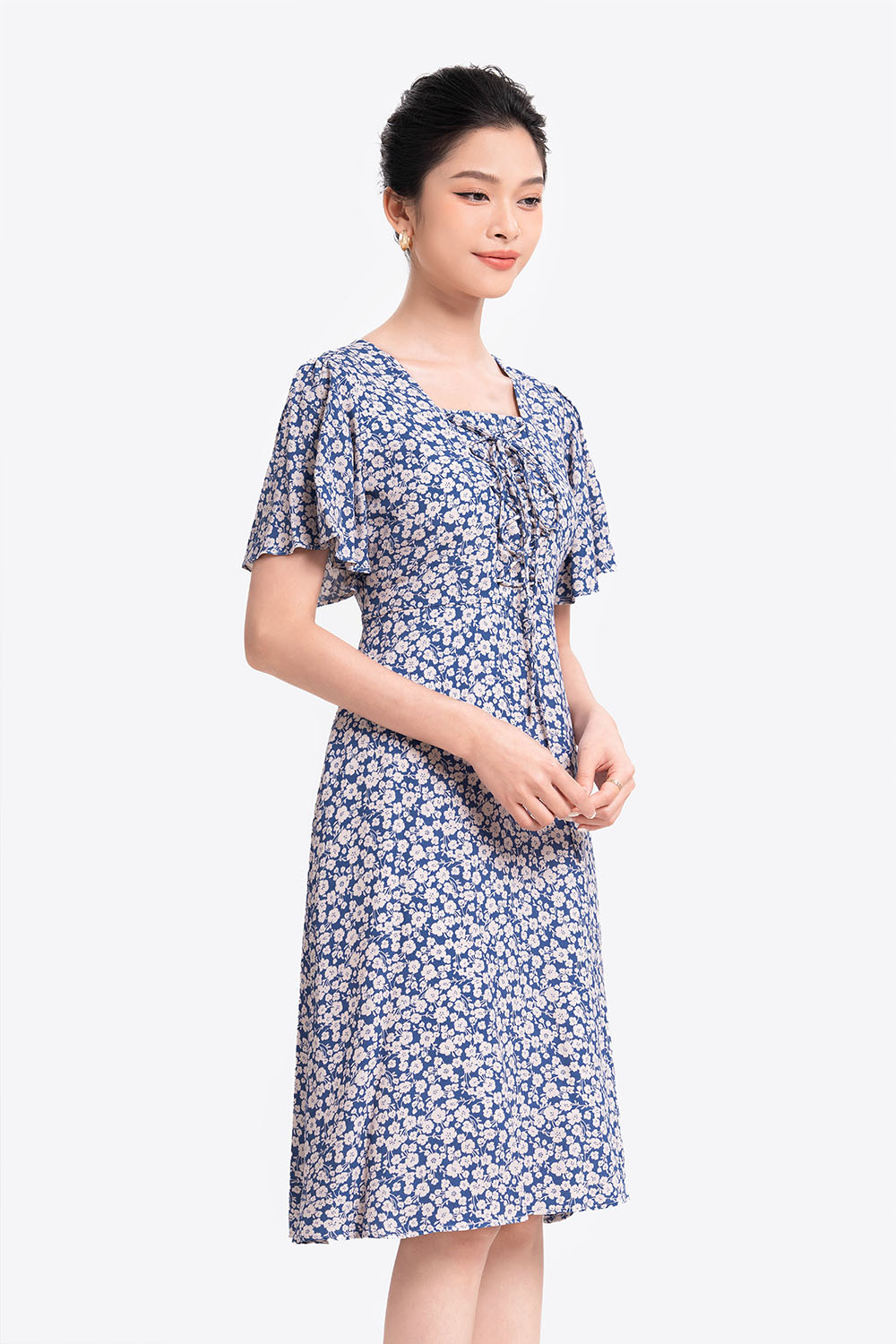 Đầm hoa dáng xòe tay cánh tiên