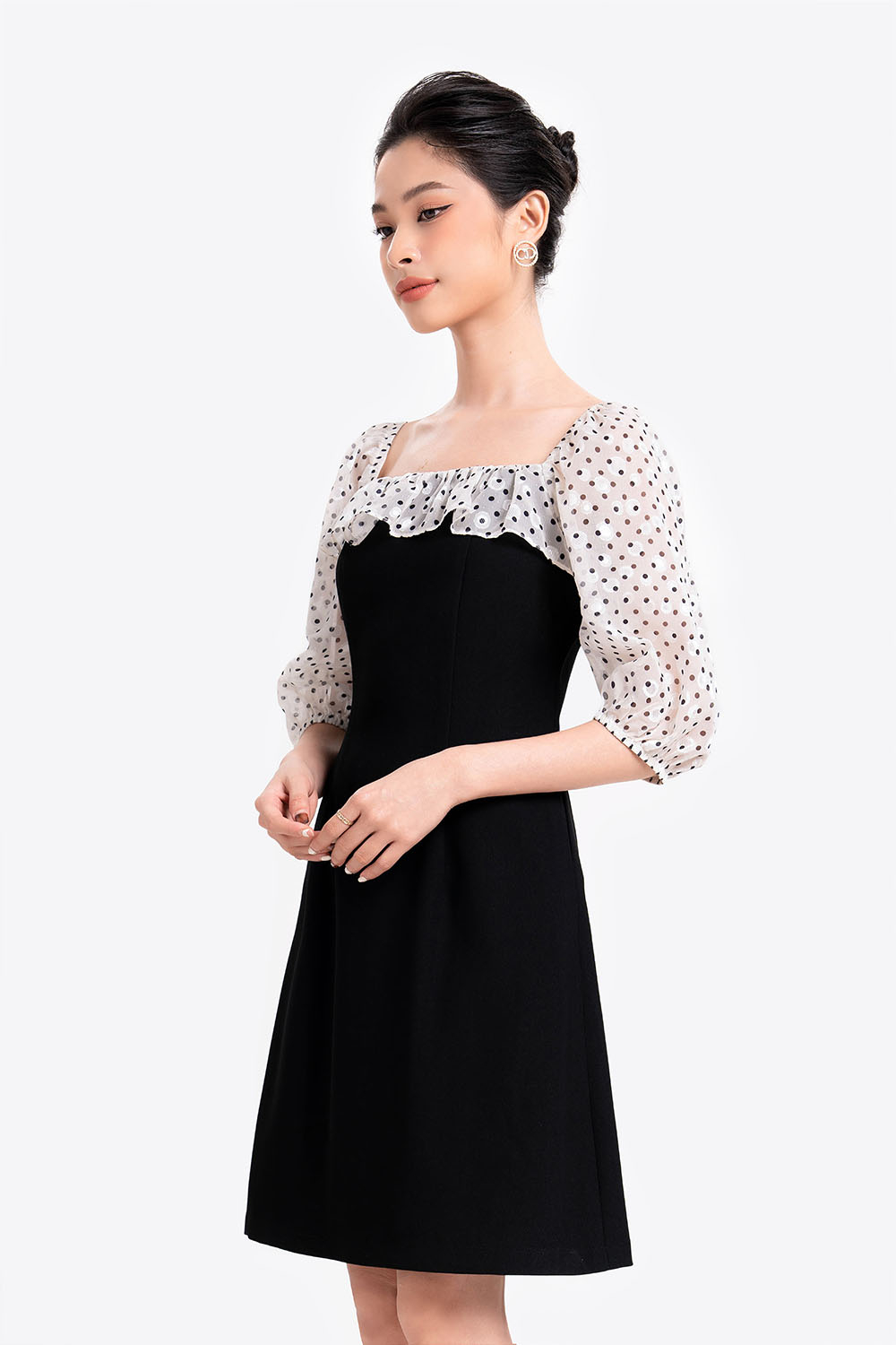 Đầm đen công sở nữ phối chấm bi