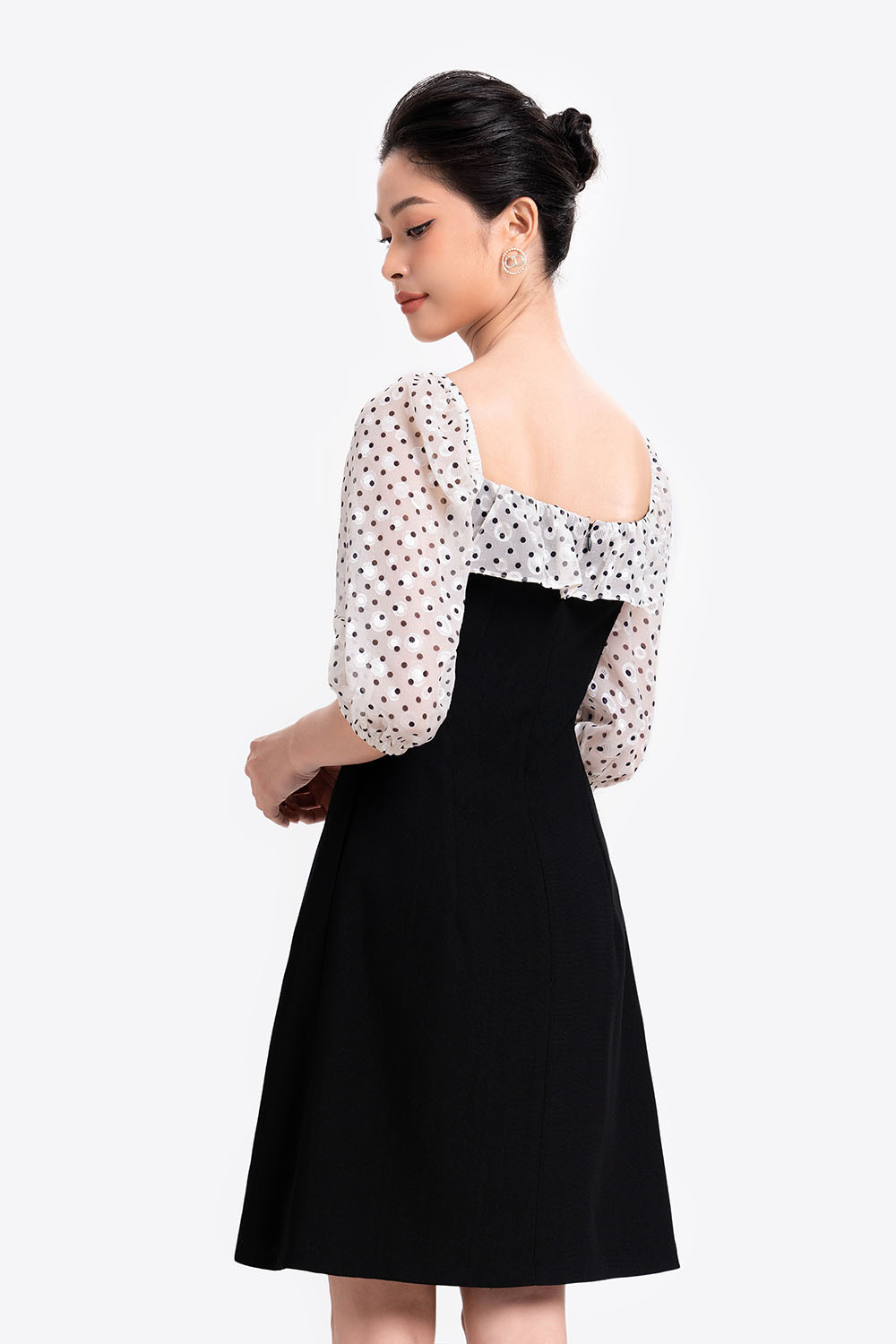 Đầm đen công sở nữ phối chấm bi