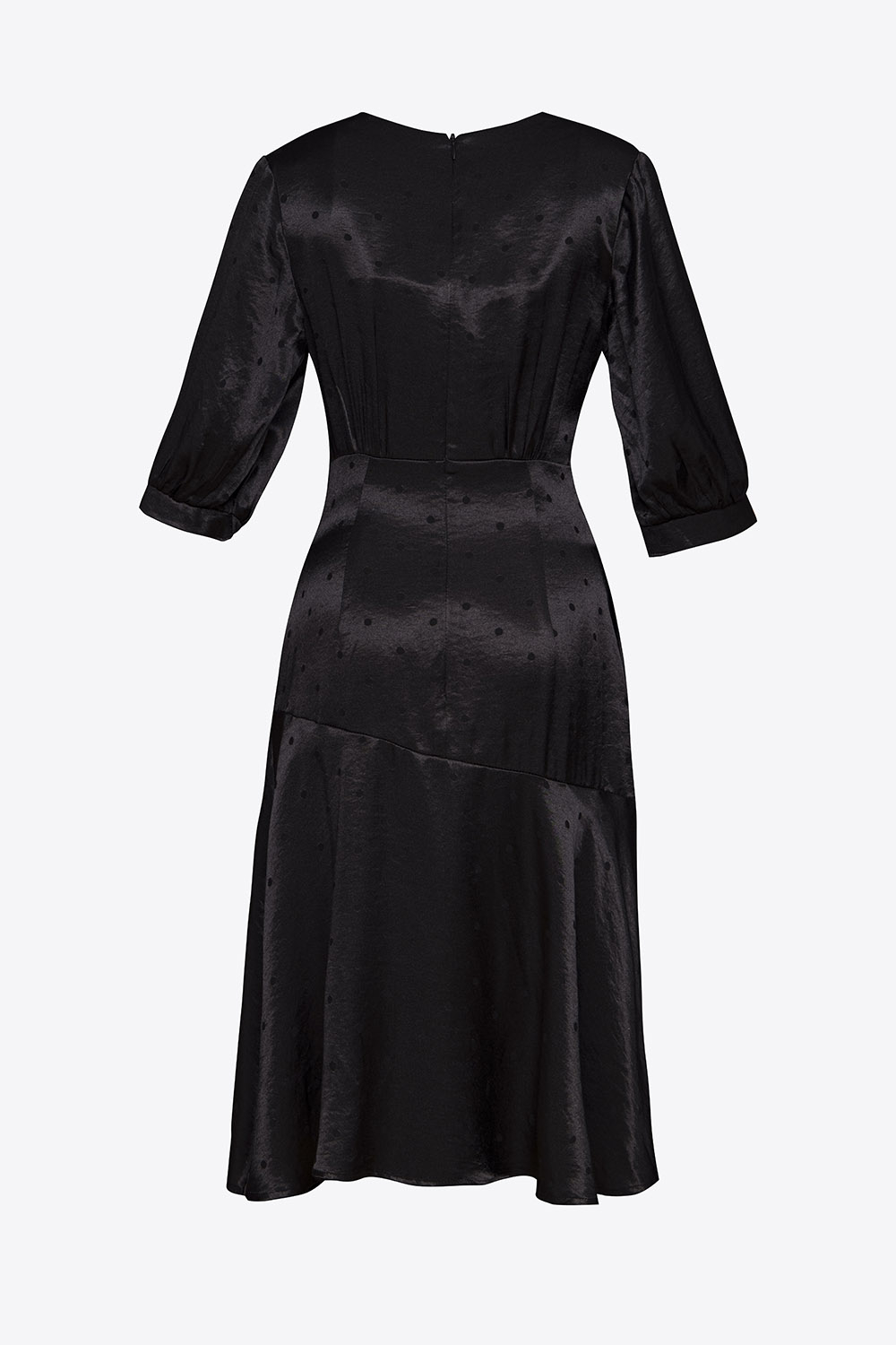 Đầm đen đuôi cá cổ V tay lỡ