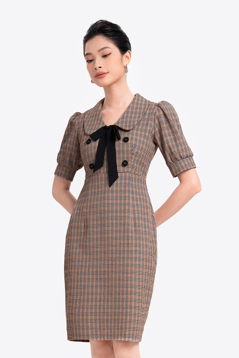 Đầm caro cổ sen phối nơ 