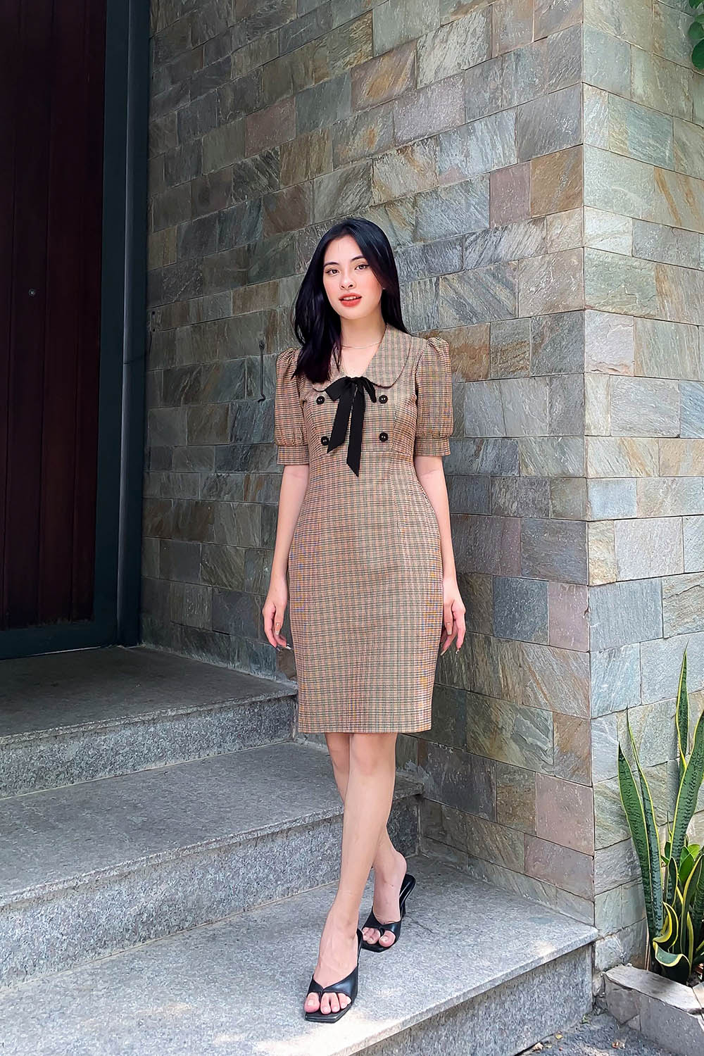 Đầm caro cổ sen phối nơ 