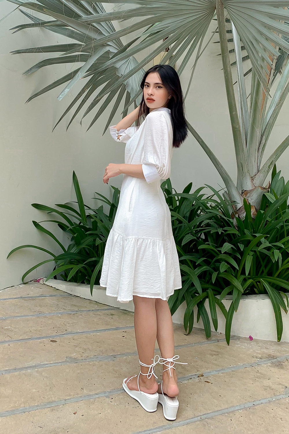 Đầm trắng đuôi cá tay lửng