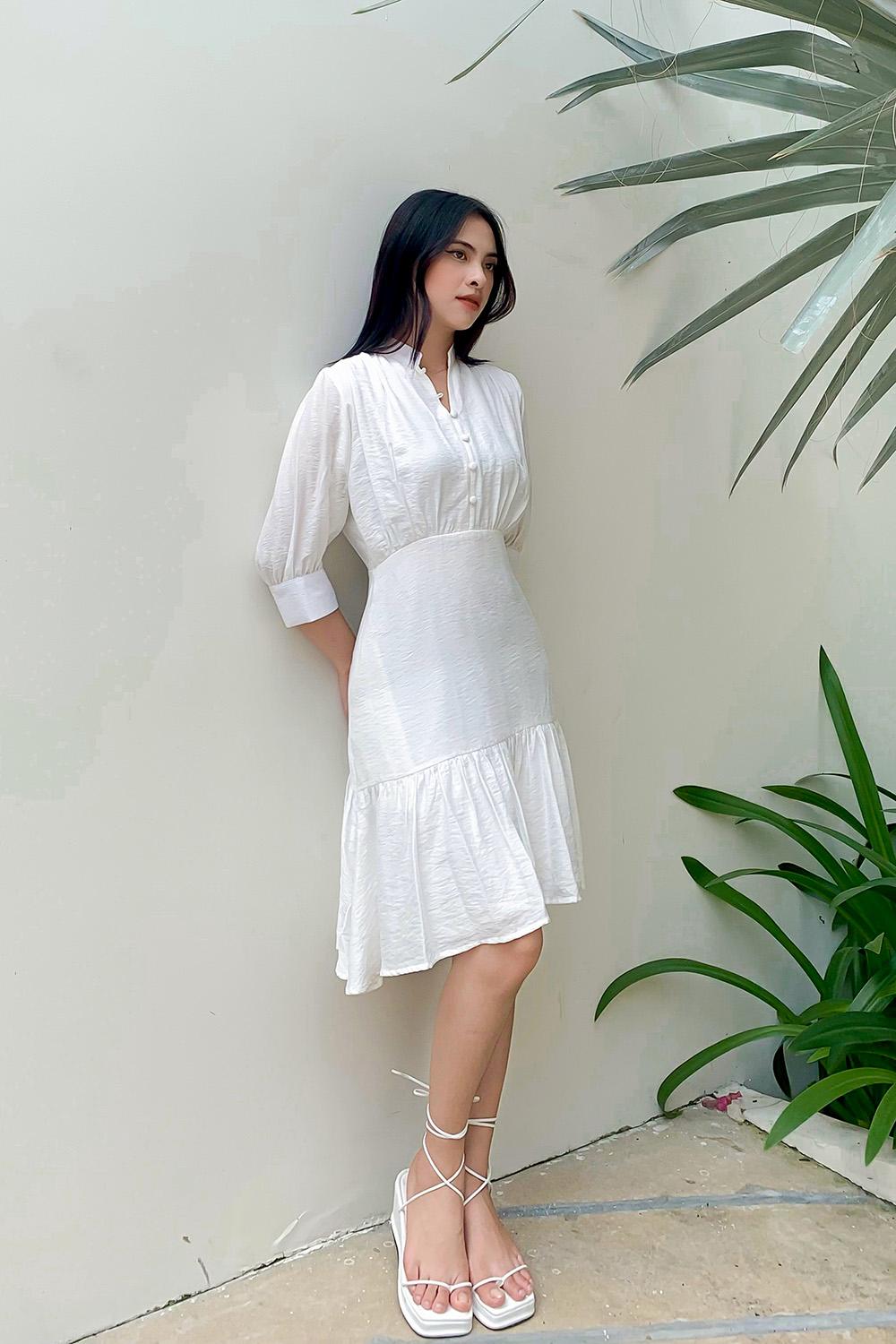 Đầm trắng đuôi cá tay lửng