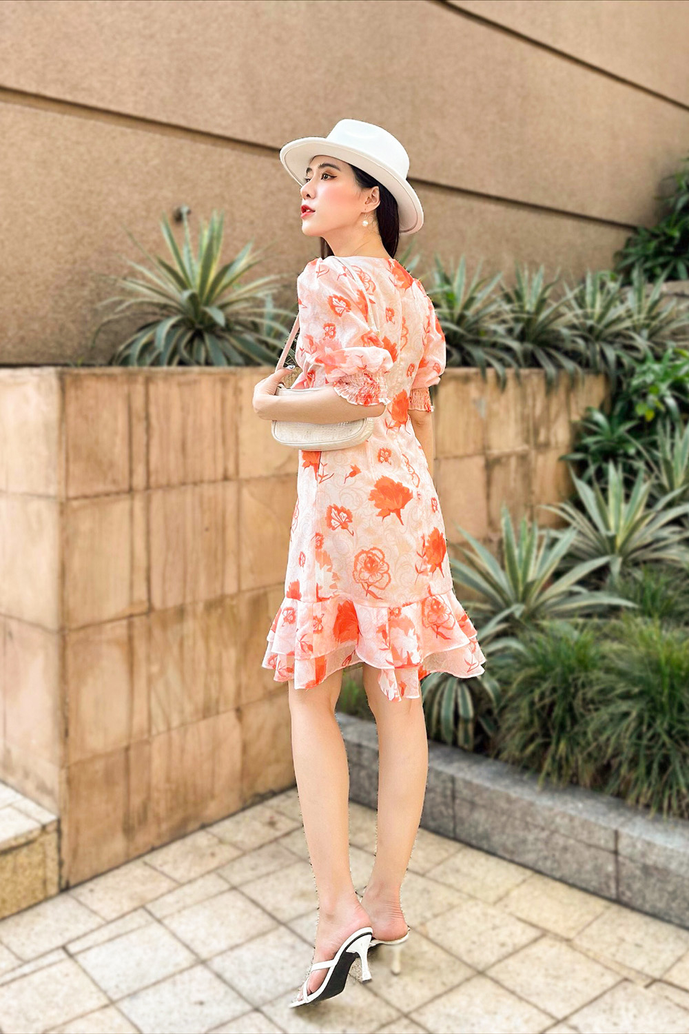 Đầm hoa chữ A đuôi cá phối nơ ở ngực