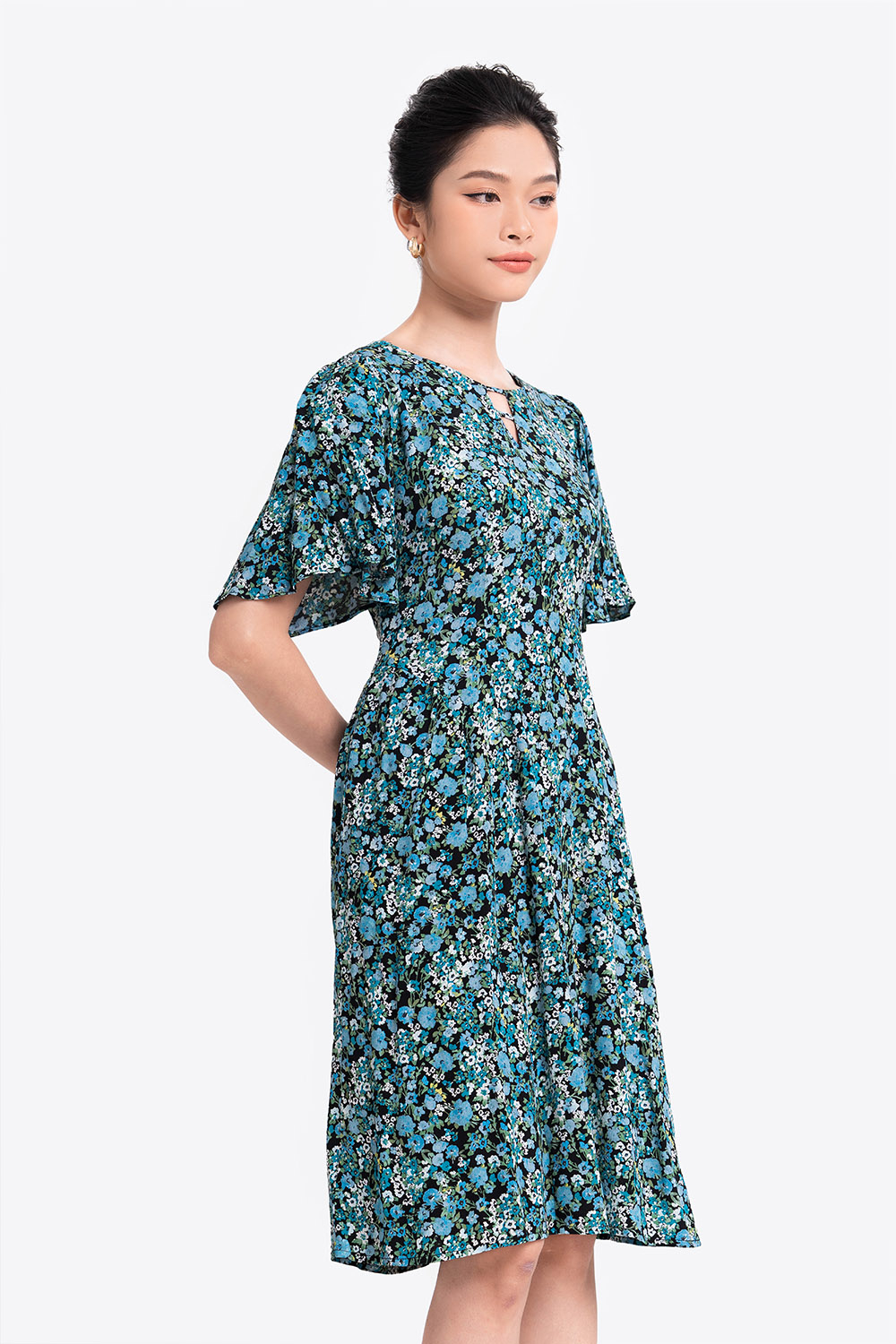 Đầm xòe họa tiết hoa cổ tròn cut-out 