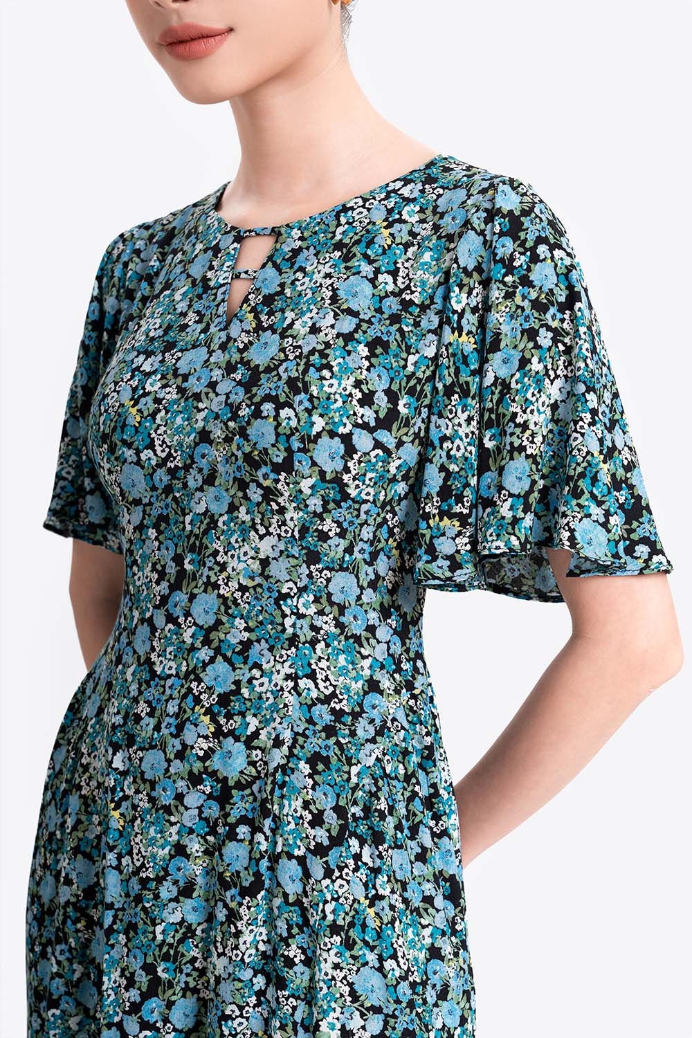 Đầm xòe họa tiết hoa cổ tròn cut-out 