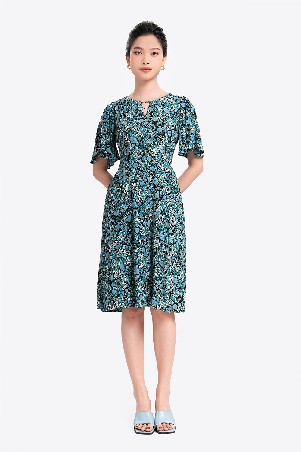 Đầm xòe họa tiết hoa cổ tròn cut-out 