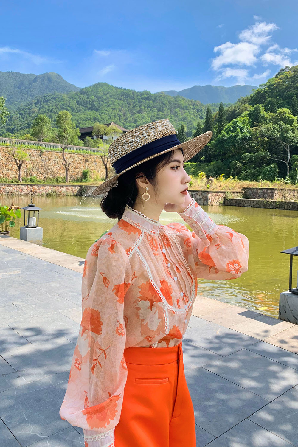 Áo sơ mi hoa tay dài viền đăng-ten 