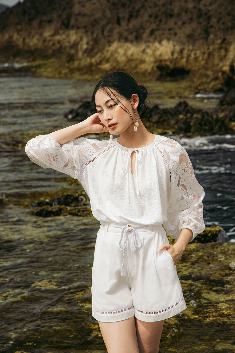 Áo sơ mi công sở nữ màu trắng tay lỡ 