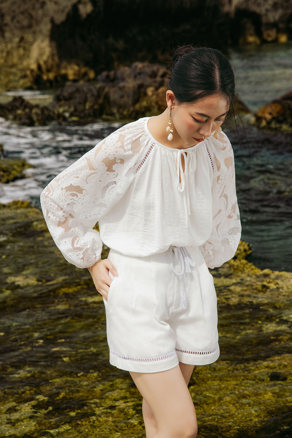 Áo sơ mi công sở nữ màu trắng tay lỡ 